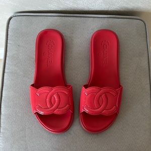 Chanel Red Patent Leather CC Slide Sandals Size 37